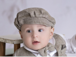Linen flat cap for a boy with a beige herringbone pattern
