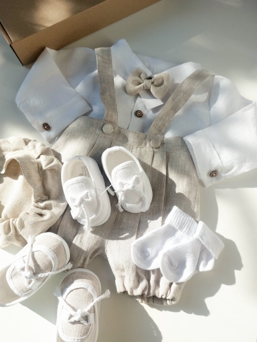 ubranko do chrztu dla chłopca na roczek lniana koszula eleganckie beżowe szorty z zakładkami.jpg