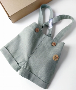 Green linen baptism shorts for a boy for the summer