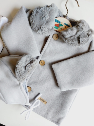 Szary płaszczyk dla chłopca Płaszcz niemowlęcy dla chłopca.jpg