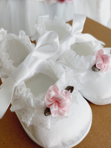 buciki do chrztu dla dziewczynki różyczki.jpg